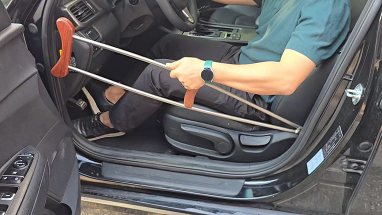 crutches-in-the-car0